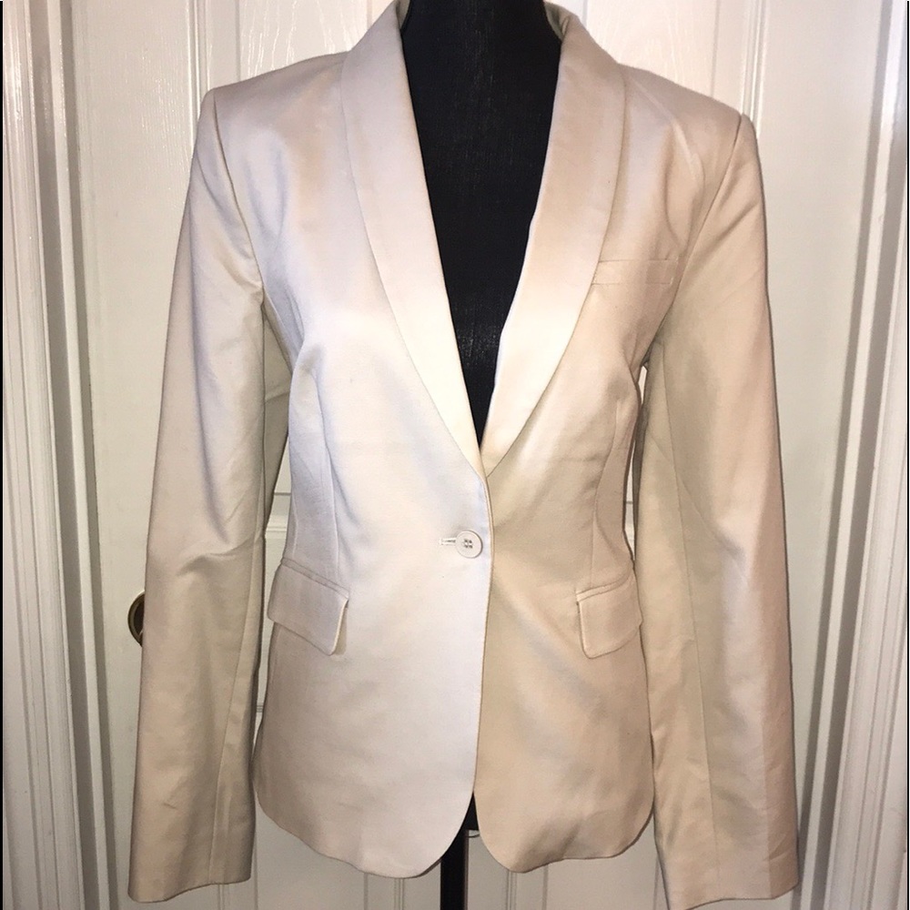 NWT. Beige Blazer